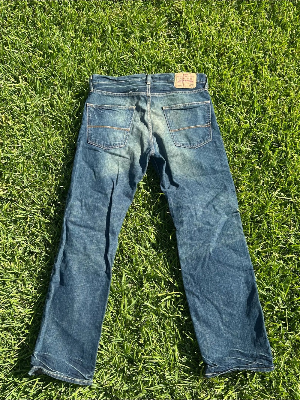 Abercrombie & Fitch Distressed Blue Straight-Leg Jeans Size 32x30 5 Pocket Denim - Picture 5 of 10